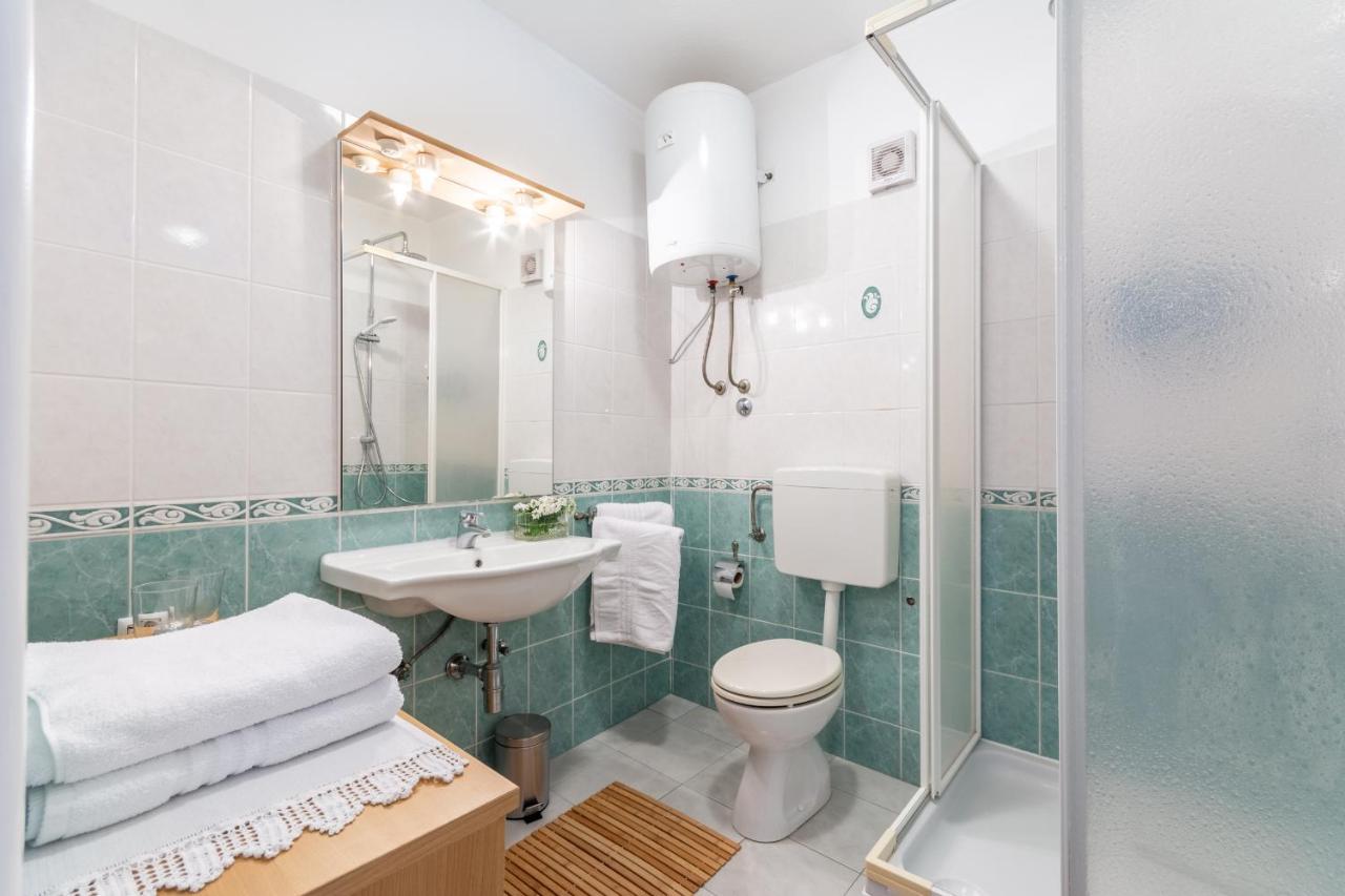 Apartment Lota With Heated Pool On Top Location 수페타르 외부 사진