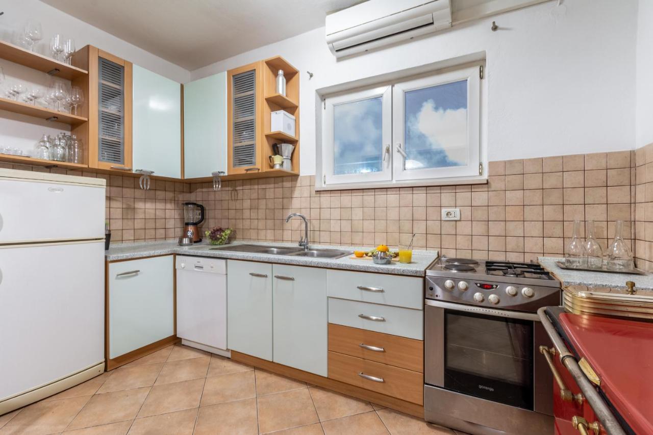 Apartment Lota With Heated Pool On Top Location 수페타르 외부 사진